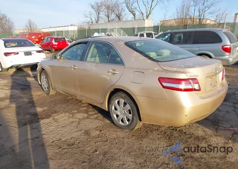 2011 Toyota Camry Le z USA, uszkodzony, nr VIN 4T1BF3EK1BU209970